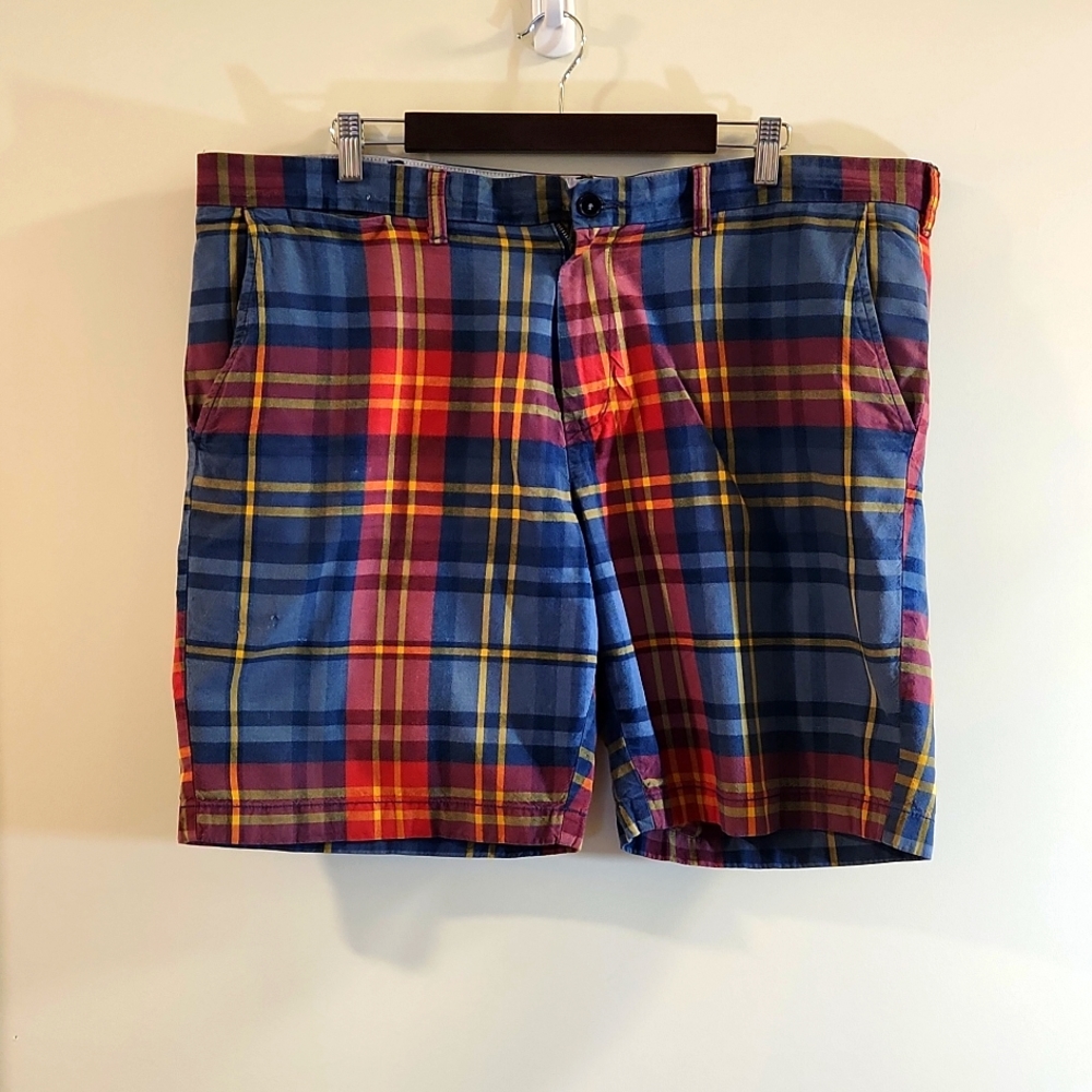 Tommy Hilfiger~ Men's Shorts Size 40
